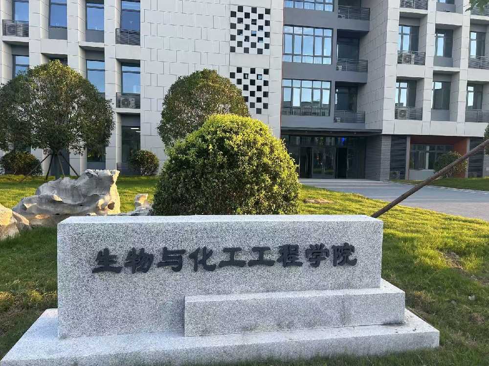 桂平市扬州职业大学体育场高杆灯项目